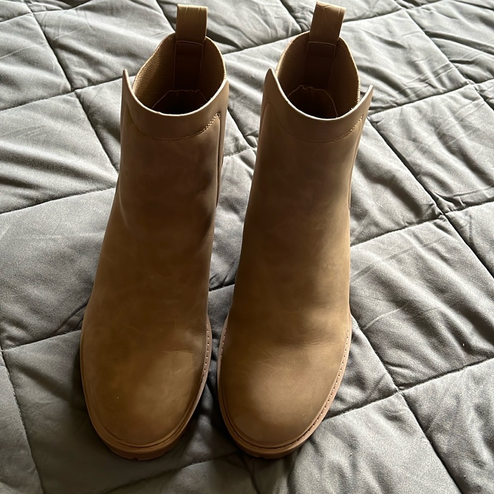 Soda,  tan size 8 slip on boot, 2.25” heel true to size. Excellent condition